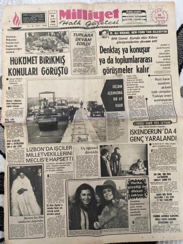 MİLLİYET GAZETESİ - DOĞUM GÜNÜ HEDİYESİ (TURKISH NEWSPAPPER) - 14 KASIM 1975 - SADECE İKİ SAYFADIR -Süleyman Demirel-M. Ali Birand-Rauf Denktaş-Yaser Arafat-Burhan Felek-Oral Prof. Ata Nutku-Mümtaz Soysal-Harika Değirmenci-Maria Conchita Alonso Bustillo-Richard Burton-Idi Amin-Hükümet birikmiş konuları görüştü-Denktaş ya konuşur ya da toplumlararası görüşmeler kalır-Lizbon’da işçiler milletvekillerini meclis’e hapsetti-İskenderun’da 4 genç yaralandı-Burton’lar film ödüllerini dağıttılar-Geçidin açılmasına bir ay kaldı-Turlara devam edildi-Rum karar suretinin akibeti belli olmadan Türkiye öneri sunmayacak-Üç öğrenci dövüldü-300 genç ses filmi göstermeyen sinemayı tahrip etti-Herkes dedi trafik kazasında 2 kişi öldü 11 kişi yaralandı-İstanbul Güvenlik Mahkemesi emekçi partisi hakkında kovuşturma açtı-Nasıl bir silah sanayii-Kapıda kulaştırılan işçi-Trafik latife mi ediyorsunuz-Lisan anlaşması-Beyazlarda renklilerde bana OMO temizliği gerek-Tiohepar-L-Anemi ve karaciğer hastalıkları tedav
