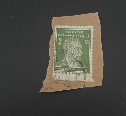 Türk Pulu - Turkish Stamp - Mektup Zarfından Kesilmiş / Postadan Geçmiş Pul Filateli - 1945 DAMGALI - ATATÜRK TEMALI PUL, 2 KURUŞ - Türkiye Cumhuriyeti - NOSTALJİK DOĞUM GÜNÜ HEDİYESİ-