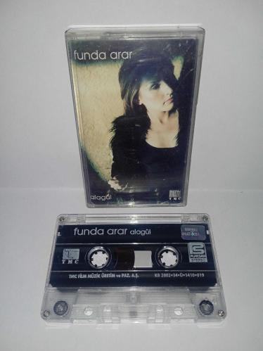 Kaset Funda Arar Alagül albümü. Orijinal 2002 baskı. Sorunsuz çalışıyor. Kartonet tertemiz. koleksiyonluk