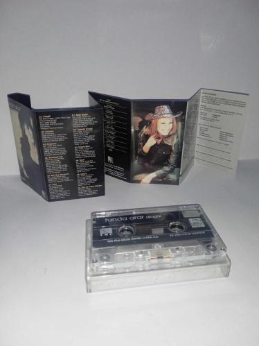 Kaset Funda Arar Alagül albümü. Orijinal 2002 baskı. Sorunsuz çalışıyor. Kartonet tertemiz. koleksiyonluk