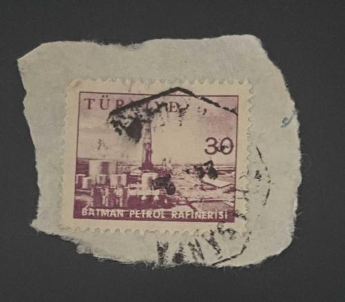 Türk Pulu - Turkish Stamp - Mektup Zarfından Kesilmiş / Postadan Geçmiş Pul Filateli - DAMGALI - BATMAN PETROL RAFİNERİSİ TEMALI PUL, 30 PARA - Türkiye Cumhuriyeti - NOSTALJİK DOĞUM GÜNÜ HEDİYESİ-