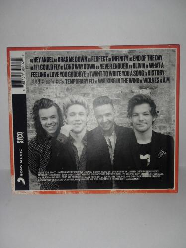 Cd 1D One Direction Made in The A.M. Deluxe Edition albümü. Orijinal 2015 Avrupa baskı. Cd de yoğun çizikler var. Baştan sona dinlendi. 15. şarkı çalışmıyor. Diğer şarkılar sorunsuz çalışıyor