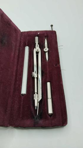 METAL PERGEL TAKIMI ORJİNAL KUTUSUNDA OLDUKÇA YAŞLI ''KIN'' MARKA ÇEKOSLAVAKYA ÜRETİMİ NEFİS BİR KOLEKSİYON OBJESİ 519