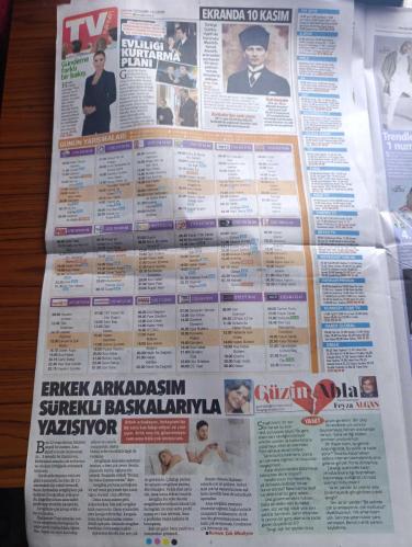 Hürriyet Kelebek Gazetesi - Turkish Newspaper - 10 Kasım 2022 - Atatürk'e Özlem neredesin sen - musiki eserleri sahipleri grubu meslek birliği Mustafa Kemal Atatürk'ün 84. Ölüm yıldönümü vesilesiyle ulu önder anısına bir çalışmaya imza attı - halk müziğinin usta ismi Neşet Ertaş'ın unutulmaz eseri neredesin sen yönetim kurulu üyesi Febyo Taşel'in düzenlemesi ile yeniden seslendirildi - Birol Namoğlu Aslı Gökyokuş Yüksel Baltacı Cansu Kurtcu Volkan Akmehmet Kutlu Özmakinacı Tuna Velibaşoğlu Gamze Lim ve Sevingül Güler'in seslendirdiği neredesin sen için klip de hazırlandı Fotoğrafı - Atatürk'ün fotoğrafı - ekranda 10 Kasım - Türkiye Cumhuriyeti'nin kurucusu Mustafa Kemal Atatürk aramızdan ayrılışının 84. Yol durumunda törenlerle anılıyor - TRT 1 saat 9.00'dan itibaren Anıtkabir'e yapılacak törenleri canlı yayınla ekranlara taşıyacak - NTV'nin Ata'yı minnetle anıyoruz özel yayını saat 8.45'te başlayacak - astroloji yazan Aygül Aydın - Muazzez Ersoy kostümlerini satıyor - 10 Kasım 1938
