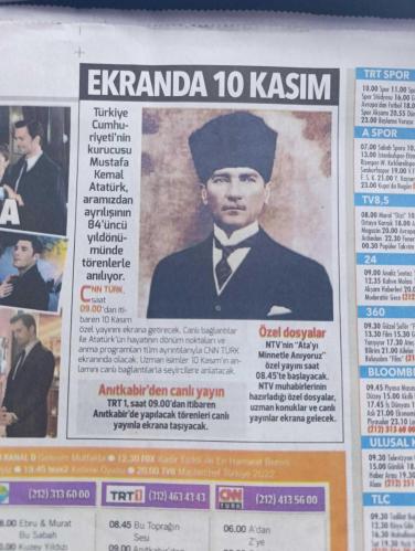Hürriyet Kelebek Gazetesi - Turkish Newspaper - 10 Kasım 2022 - Atatürk'e Özlem neredesin sen - musiki eserleri sahipleri grubu meslek birliği Mustafa Kemal Atatürk'ün 84. Ölüm yıldönümü vesilesiyle ulu önder anısına bir çalışmaya imza attı - halk müziğinin usta ismi Neşet Ertaş'ın unutulmaz eseri neredesin sen yönetim kurulu üyesi Febyo Taşel'in düzenlemesi ile yeniden seslendirildi - Birol Namoğlu Aslı Gökyokuş Yüksel Baltacı Cansu Kurtcu Volkan Akmehmet Kutlu Özmakinacı Tuna Velibaşoğlu Gamze Lim ve Sevingül Güler'in seslendirdiği neredesin sen için klip de hazırlandı Fotoğrafı - Atatürk'ün fotoğrafı - ekranda 10 Kasım - Türkiye Cumhuriyeti'nin kurucusu Mustafa Kemal Atatürk aramızdan ayrılışının 84. Yol durumunda törenlerle anılıyor - TRT 1 saat 9.00'dan itibaren Anıtkabir'e yapılacak törenleri canlı yayınla ekranlara taşıyacak - NTV'nin Ata'yı minnetle anıyoruz özel yayını saat 8.45'te başlayacak - astroloji yazan Aygül Aydın - Muazzez Ersoy kostümlerini satıyor - 10 Kasım 1938