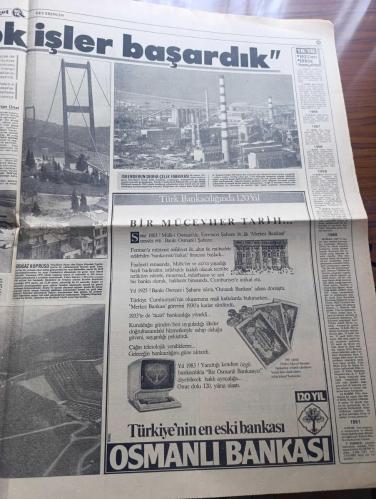 Hürriyet Cumhuriyet 60. Yıl Gazetesi - Turkish Newspaper - 29 Ekim 1983 - Cumhuriyetin doğduğu gün - 29 Ekim 1923 saat 20:45'te Atatürk kürsüden şöyle sesleniyordu Türkiye Cumhuriyeti Muzaffer olacaktır o günü anlatan çizim - cumhuriyetin ilanını basın böyle duyurdu - Vatan İleri Ve Tevhid-i Efkar gazetelerinin cumhuriyetin ilan edildiği gün çıkan baskıları fotoğraflar - Atatürk'ün el yazısı ile Cumhuriyet tarifi Fotoğrafı - cumhuriyetin güvencesi ordumuz yazan Turhan Olcaytu - Batı ağırlıklı dış politikada 5 dönem - Türkiye Cumhuriyeti'ni ilk tanıyan ülkeler - lozan'daki Türk heyeti fotoğraf - Türk basınında lider gazete Hürriyet - Alman basını olayı şöyle duyurdu Türkler geliyor - en büyük 100 firma - Karasabandan modern tarıma - çok işler başardık Boğaz köprüsü Yeşilköy havalimanı Keban barajı Afşin Elbistan termik santrali İskenderun Demir Çelik fabrikası ipraş rafinerisi fotoğraflar - 60 yılda İstanbul 4 İzmir 5 Bursa 7 Adana 8 Ankara ise 25 misli büyüdü - 29 Ekim 1923