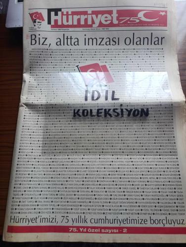 Hürriyet 75. Yıl Gazetesi - Turkish Newspaper - 29 Ekim 1998 - biz altta imzası olanlar Hürriyetimizi 75 yıllık cumhuriyetimize borçluyuz- Doğan Holding Cumhuriyet Bayramı kutlu olsun Atatürk fotoğrafı tam sayfa  - Berlin olimpiyatlarında Celal Atik yine bir tuşa gidiyor  fotoğraf - olimpiyatta ilk madalya Hülya Şenyurt - Naim Süleymanoğlu - Tofaş Fiat Cumhuriyet Bayramı kutlu olsun - cumhuriyet'te ekonominin kilometre taşları - cumhuriyetin ilan edileceği O büyük gece fotoğraf - cumhuriyetle yaşıt sanayicilerimiz İdris Yamantürk Adil Karaağaç Ve Vitali Hakko - devletin dini İslam dini Türkçe - Mustafa Kemal Atatürk ve İsmet İnönü cephedeki gibi sivil yönetimde de hep beraberdiler Fotoğrafı - değişmeyen hedef Avrupa - Atatürk sporda fair play kavramını ortaya atan ilk liderdi - Atatürk'ün bir anısı aylığından kesiniz efendim - ilk bayan yüzücü Leyla Asım Turgut Fotoğrafı - ilk milli maçımız 26 Ekim 1923 Fotoğrafı - Kral Metin Oktay - olimpiyat şampiyonları - Yaşar Doğu - 29 Ekim 1923