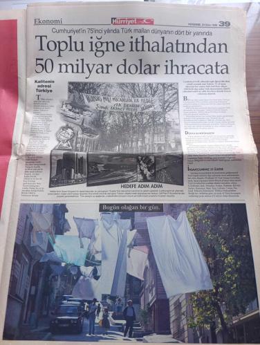 Hürriyet 75. Yıl Gazetesi - Turkish Newspaper - 29 Ekim 1998 - biz altta imzası olanlar Hürriyetimizi 75 yıllık cumhuriyetimize borçluyuz- Doğan Holding Cumhuriyet Bayramı kutlu olsun Atatürk fotoğrafı tam sayfa  - Berlin olimpiyatlarında Celal Atik yine bir tuşa gidiyor  fotoğraf - olimpiyatta ilk madalya Hülya Şenyurt - Naim Süleymanoğlu - Tofaş Fiat Cumhuriyet Bayramı kutlu olsun - cumhuriyet'te ekonominin kilometre taşları - cumhuriyetin ilan edileceği O büyük gece fotoğraf - cumhuriyetle yaşıt sanayicilerimiz İdris Yamantürk Adil Karaağaç Ve Vitali Hakko - devletin dini İslam dini Türkçe - Mustafa Kemal Atatürk ve İsmet İnönü cephedeki gibi sivil yönetimde de hep beraberdiler Fotoğrafı - değişmeyen hedef Avrupa - Atatürk sporda fair play kavramını ortaya atan ilk liderdi - Atatürk'ün bir anısı aylığından kesiniz efendim - ilk bayan yüzücü Leyla Asım Turgut Fotoğrafı - ilk milli maçımız 26 Ekim 1923 Fotoğrafı - Kral Metin Oktay - olimpiyat şampiyonları - Yaşar Doğu - 29 Ekim 1923
