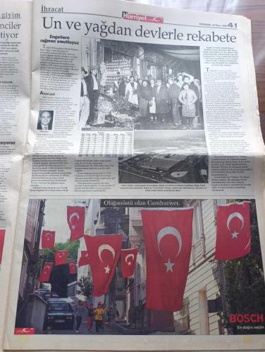 Hürriyet 75. Yıl Gazetesi - Turkish Newspaper - 29 Ekim 1998 - biz altta imzası olanlar Hürriyetimizi 75 yıllık cumhuriyetimize borçluyuz- Doğan Holding Cumhuriyet Bayramı kutlu olsun Atatürk fotoğrafı tam sayfa  - Berlin olimpiyatlarında Celal Atik yine bir tuşa gidiyor  fotoğraf - olimpiyatta ilk madalya Hülya Şenyurt - Naim Süleymanoğlu - Tofaş Fiat Cumhuriyet Bayramı kutlu olsun - cumhuriyet'te ekonominin kilometre taşları - cumhuriyetin ilan edileceği O büyük gece fotoğraf - cumhuriyetle yaşıt sanayicilerimiz İdris Yamantürk Adil Karaağaç Ve Vitali Hakko - devletin dini İslam dini Türkçe - Mustafa Kemal Atatürk ve İsmet İnönü cephedeki gibi sivil yönetimde de hep beraberdiler Fotoğrafı - değişmeyen hedef Avrupa - Atatürk sporda fair play kavramını ortaya atan ilk liderdi - Atatürk'ün bir anısı aylığından kesiniz efendim - ilk bayan yüzücü Leyla Asım Turgut Fotoğrafı - ilk milli maçımız 26 Ekim 1923 Fotoğrafı - Kral Metin Oktay - olimpiyat şampiyonları - Yaşar Doğu - 29 Ekim 1923
