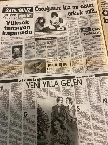 SABAH YILDIZI 2 AKTÜELİTE VE MAGAZİN GAZETESİ - DOĞUM GÜNÜ HEDİYESİ (TURKİSH - NEWSPAPER) - 31 ARALIK 1987 - TAM TAKIM 8 SAYFADIR -Fatoş-Leyla Somer-Fatoş Fidan-Mustafa Topaloğlu-Muslu Topaloğlu-Sibel Can-Müslüm Demirci-Nükhet Duru-İlhan Köseoğlu-Arzu Ece-Whitney Houston-Cemil F Çatala-Ta-ra Gürses-Ayşe Kartal-Nükhet Duru-Tom Cruise-Rıza Kocaoğlu-David Hasse Hoff-Sakıp Sabancı-Kitap Perhiz-Didem Gürdamar-Cem Hakko-Nahit Duru-Ülkü Erakalın-Atilla Arcan-Charles Dickens-Mehmet Ali Kamran-Nursel Akıncı-Robert De Niro-Tülay Karaca-Emel Kasapoğlu-Hülya Öztürk-Magda Yelkovan-Berrin Çetiner-Necla Arat-Fevziye Camcı-Cemil İpekçi-Verda Aras-Bülür Kalka-İstanbul’da İlhan Güler-Ahmet Eraslan-Hülya Gönensin-F Suna Zirek-Dilerim Dırer-Banu Ürer-Kursetçioğlu-Güzin Arıman-Müjdat Gezen-Leventler-Affan Başak-Oya Başak-Halit Bezmen-Osman Özdemiroğlu-Hülya Gönensin-Sevin Okay-Şengül Balkışırı-Bayan Cezayıroğlu-Kadriye Serpil İnsel-Necmi Hüsnü Kasa-Selçuk Figaro-İnnova-Ali Yalçın-SABAH YILDIZI-Haftanın Güz