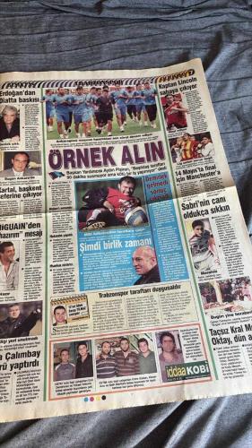 FOTOGOL ONİKİNCİ ADAM SPOR GAZETESİ TURKISH NEWSPAPER - DOĞUM GÜNÜ HEDİYESİ  - TAM TAKIM EKSİKSİZ GAZETE - 14  EYLÜL 2007 -  ADRIANO FENER'E ELÇİSİNİ GÖNDERDİ - OTELDE BÜYÜK RANDEVU - POLAT YİNE ORTALIĞI KARIŞTIRDI - FENERBAHÇE BAŞKANI AZİZ YILDIRIM'LA GÖRÜŞEN RİNALDİ HEMEN HEMEN TÜM KONULARDA ANLAŞMAYA VARDI - NOUMA'DAN SERT CEVAP - ADRIANO ATAK YAPTI - EN KRİTİK KONTROL - McLaren'e BÜYÜK DARBE - FAİK ÇETİNER - SAVAŞ ERTÜRK - MEHMET TARTALE - CANER KORUYUCU - DİNÇER ARSLAN - SERDAR EROĞLU - PASCAL NOUMA - ADRIANO - GILMAR RINALDI - AYDIN PİŞİREN - SİNAN ENGİN - ADNAN POLAT - TUNCAY ŞANLI - HALDUN ÜSTÜNEL - AZİZ YILDIRIM - ROBERTO CARLOS - LINCOLN - KORAY BULUT - ALEX DE SOUZA - KEZMAN - DEIVID - GÖKHAN GÖÇKAYA - BÜŞAH GENÇER - EMRE BELÖZOĞLU - ZOLTAN GERA - APPIAH - ZICO - ARDA - SABRİ - HİLMİ ŞAHİN - BÜLENT YILDIRIM - REYHAN TÜZE - GÖKHAN ÜNAL - GİRAY BULAK - RAFAEL - CANAN BATAN
