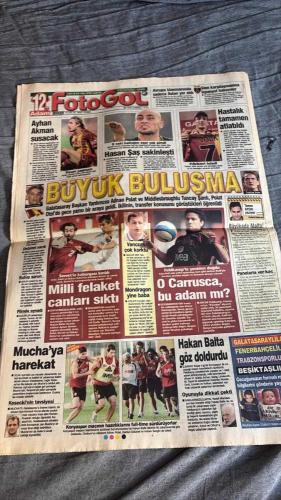 FOTOGOL ONİKİNCİ ADAM SPOR GAZETESİ TURKISH NEWSPAPER - DOĞUM GÜNÜ HEDİYESİ  - TAM TAKIM EKSİKSİZ GAZETE - 14  EYLÜL 2007 -  ADRIANO FENER'E ELÇİSİNİ GÖNDERDİ - OTELDE BÜYÜK RANDEVU - POLAT YİNE ORTALIĞI KARIŞTIRDI - FENERBAHÇE BAŞKANI AZİZ YILDIRIM'LA GÖRÜŞEN RİNALDİ HEMEN HEMEN TÜM KONULARDA ANLAŞMAYA VARDI - NOUMA'DAN SERT CEVAP - ADRIANO ATAK YAPTI - EN KRİTİK KONTROL - McLaren'e BÜYÜK DARBE - FAİK ÇETİNER - SAVAŞ ERTÜRK - MEHMET TARTALE - CANER KORUYUCU - DİNÇER ARSLAN - SERDAR EROĞLU - PASCAL NOUMA - ADRIANO - GILMAR RINALDI - AYDIN PİŞİREN - SİNAN ENGİN - ADNAN POLAT - TUNCAY ŞANLI - HALDUN ÜSTÜNEL - AZİZ YILDIRIM - ROBERTO CARLOS - LINCOLN - KORAY BULUT - ALEX DE SOUZA - KEZMAN - DEIVID - GÖKHAN GÖÇKAYA - BÜŞAH GENÇER - EMRE BELÖZOĞLU - ZOLTAN GERA - APPIAH - ZICO - ARDA - SABRİ - HİLMİ ŞAHİN - BÜLENT YILDIRIM - REYHAN TÜZE - GÖKHAN ÜNAL - GİRAY BULAK - RAFAEL - CANAN BATAN