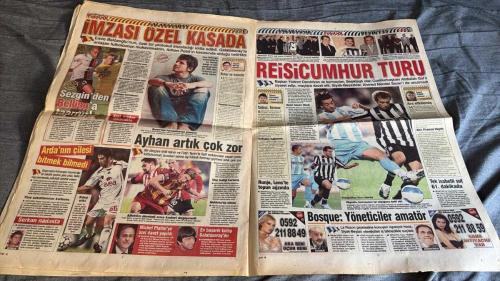 FOTOGOL ONİKİNCİ ADAM SPOR GAZETESİ TURKISH NEWSPAPER - DOĞUM GÜNÜ HEDİYESİ  - TAM TAKIM EKSİKSİZ GAZETE - 16  EYLÜL 2007 -  ADRIANO FENER'E ELÇİSİNİ GÖNDERDİ  - OTELDE BÜYÜK RANDEVU  - POLAT YİNE ORTALIĞI KARIŞTIRDI  - NOUMA'DAN SERT CEVAP  - ADRIANO ATAK YAPTI  - EN KRİTİK KONTROL  - Mclaren'e BÜYÜK DARBE  - ŞİMDİ BİRLİK ZAMANI  - ANKARA'NIN VETOSU  - ÜMİT KARAN'DAN ŞOK BAŞVURU  - ZICO İSTİFA  - YEDİN KOCA KARTAL'I  - DEVLER'E DİK - FAİK ÇETİNER  - SAVAŞ ERTÜRK  - MEHMET TARTALE  - CANER KORUYUCU  - DİNÇER ARSLAN  - SERDAR EROĞLU  - PASCAL NOUMA  - ADRIANO  - GILMAR RINALDI  - AYDIN PİŞİREN  - SİNAN ENGİN  - ADNAN POLAT  - TUNCAY ŞANLI  - HALDUN ÜSTÜNEL  - AZİZ YILDIRIM  - ROBERTO CARLOS  - LINCOLN  - KORAY BULUT  - ALEX DE SOUZA  - KEZMAN  - DEIVID  - GÖKHAN GÖÇKAYA  - BÜŞAH GENÇER  - EMRE BELÖZOĞLU  - ZOLTAN GERA  - APPIAH  - ZICO  - ARDA  - SABRİ  - HİLMİ ŞAHİN  - BÜLENT YILDIRIM  - REYHAN TÜZE  - GÖKHAN ÜNAL  - GİRAY BULAK  - RAFAEL  - CANAN BATAN  - TOLUNAY KAFKAS  -