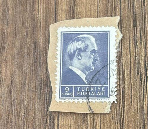 Türk Pulu - Turkish Stamp - Mektup Zarfından Kesilmiş /Postadan Geçmiş Pul Filateli - Damgalı - İSMET İNÖNÜ TEMALI PUL , 9 KURUŞ - Türkiye Cumhuriyeti - NOSTALJİK DOĞUM GÜNÜ HEDİYESİ