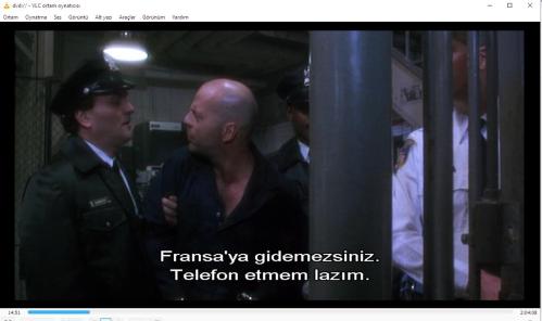 on iki maymun  dvd (PC'de  denenmiştir/izlenmiştir)  12 monkeys  (bruce willis madeleine stowe brad pitt)