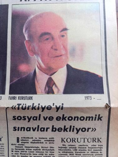 Milliyet 50. Yıl Gazetesi - Turkish Newspaper - 29 Ekim 1973 - İsmet İnönü Cumhuriyeti ilan eden kanunu Atatürk söyledi Ben yazdım Fotoğrafı - Cevdet Sunay 50 yılda çok sıkıntı çektik ama hepsini de yendik Fotoğrafı - Fahri Korutürk Türkiye'yi sosyal ve ekonomik sınavlar bekliyor Fotoğrafı - Cumhuriyeti nasıl ilan ettik - Celal Bayar rahatsız bulunduğunu söyleyerek düşüncelerini özür dileyerek açıklamamıştır - Elli Yılda Türk halkı üç kat büyüdü - nüfusun dağılış oranı - erkeklerin %70'i kadınların ise %50'si okur yazar - okuma yazma oranı tablosu - Cumhuriyet Türk tarihinde en köklü eğitim reformlarının yapıldığı dönemdir - nüfusun gelişimi tablo - 50. Yıl marşı söz Bekir Sıtkı Erdoğan müzik Necil Kazım Akses - 1923 meclisinde 1973 meclisinde fotoğraflar - enflasyon ve devalüasyon - para ve bankacılık - elektrik üretimi yılda %12 artıyor ve yetmiyor - 1970'lerde sanayi ilk olarak tarımı geride bıraktı - Her bin kişiye 4 araba ve 16 telefon düşüyor - 29 Ekim 1923