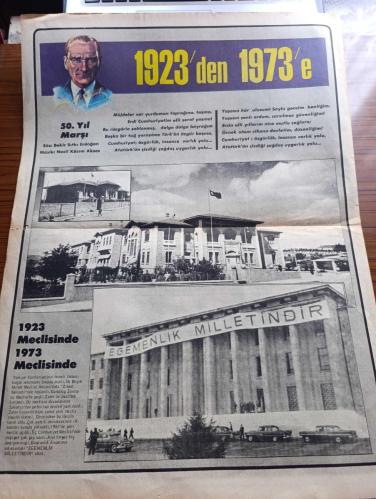 Milliyet 50. Yıl Gazetesi - Turkish Newspaper - 29 Ekim 1973 - İsmet İnönü Cumhuriyeti ilan eden kanunu Atatürk söyledi Ben yazdım Fotoğrafı - Cevdet Sunay 50 yılda çok sıkıntı çektik ama hepsini de yendik Fotoğrafı - Fahri Korutürk Türkiye'yi sosyal ve ekonomik sınavlar bekliyor Fotoğrafı - Cumhuriyeti nasıl ilan ettik - Celal Bayar rahatsız bulunduğunu söyleyerek düşüncelerini özür dileyerek açıklamamıştır - Elli Yılda Türk halkı üç kat büyüdü - nüfusun dağılış oranı - erkeklerin %70'i kadınların ise %50'si okur yazar - okuma yazma oranı tablosu - Cumhuriyet Türk tarihinde en köklü eğitim reformlarının yapıldığı dönemdir - nüfusun gelişimi tablo - 50. Yıl marşı söz Bekir Sıtkı Erdoğan müzik Necil Kazım Akses - 1923 meclisinde 1973 meclisinde fotoğraflar - enflasyon ve devalüasyon - para ve bankacılık - elektrik üretimi yılda %12 artıyor ve yetmiyor - 1970'lerde sanayi ilk olarak tarımı geride bıraktı - Her bin kişiye 4 araba ve 16 telefon düşüyor - 29 Ekim 1923
