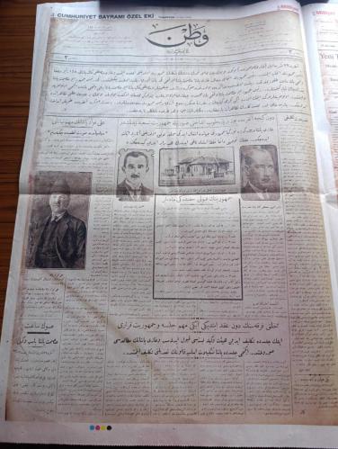 Milliyet Cumhuriyet'in İlk Günü Özel Gazetesi - Turkish Newspaper - 29 Ekim 2005 - Atatürk mecliste nutkunu okurken  Fotoğrafı - 31 Ekim 1923 tarihli batan gazetesinin haberi Fotoğrafı - eski gazeteleri yayına hazırlamak için nasıl bir çalışma yapıldı - Beyazıt Devlet kütüphanesi müdürü Şerafettin Koca'dan gerekli izin alınarak 3 aylık ciltler halinde gazeteler depodan çıkartılarak fotoğraflandı - İsmet İnönü Cumhuriyeti ilan eden kanunu Atatürk söyledi ben yazdım - Cumhuriyeti nasıl ilan ettik - 50 yılda neler değişti - erkeklerin %70'i kadınların ise %50'si okur yazar oldu - kişi başı gelir 500 doları açtı - 1923 yılında okul sayısı 4998 iken 1973 yılında Bu sayı 41.894'e ulaştı - eski Türkçe gazete fotoğraf - eski Türkçe gazetelerde İsmet İnönü ve Atatürk'ün fotoğrafları - İkdam Gazetesi Rebi'ül-evvel 1342 gazetesinin tıpkıbasımı - beni Türkiye devletinin şekli hükumeti cumhuriyettir - Gazi Paşa'nın Nutku - Cumhuriyet 101 para topla şehrimizde ilan edildi - 29 Ekim 1923