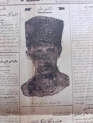 Milliyet Cumhuriyet'in İlk Günü Özel Gazetesi - Turkish Newspaper - 29 Ekim 2005 - Atatürk mecliste nutkunu okurken  Fotoğrafı - 31 Ekim 1923 tarihli batan gazetesinin haberi Fotoğrafı - eski gazeteleri yayına hazırlamak için nasıl bir çalışma yapıldı - Beyazıt Devlet kütüphanesi müdürü Şerafettin Koca'dan gerekli izin alınarak 3 aylık ciltler halinde gazeteler depodan çıkartılarak fotoğraflandı - İsmet İnönü Cumhuriyeti ilan eden kanunu Atatürk söyledi ben yazdım - Cumhuriyeti nasıl ilan ettik - 50 yılda neler değişti - erkeklerin %70'i kadınların ise %50'si okur yazar oldu - kişi başı gelir 500 doları açtı - 1923 yılında okul sayısı 4998 iken 1973 yılında Bu sayı 41.894'e ulaştı - eski Türkçe gazete fotoğraf - eski Türkçe gazetelerde İsmet İnönü ve Atatürk'ün fotoğrafları - İkdam Gazetesi Rebi'ül-evvel 1342 gazetesinin tıpkıbasımı - beni Türkiye devletinin şekli hükumeti cumhuriyettir - Gazi Paşa'nın Nutku - Cumhuriyet 101 para topla şehrimizde ilan edildi - 29 Ekim 1923