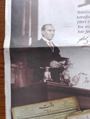 Milliyet Cumhuriyet'in İlk Günü Özel Gazetesi - Turkish Newspaper - 29 Ekim 2005 - Atatürk mecliste nutkunu okurken  Fotoğrafı - 31 Ekim 1923 tarihli batan gazetesinin haberi Fotoğrafı - eski gazeteleri yayına hazırlamak için nasıl bir çalışma yapıldı - Beyazıt Devlet kütüphanesi müdürü Şerafettin Koca'dan gerekli izin alınarak 3 aylık ciltler halinde gazeteler depodan çıkartılarak fotoğraflandı - İsmet İnönü Cumhuriyeti ilan eden kanunu Atatürk söyledi ben yazdım - Cumhuriyeti nasıl ilan ettik - 50 yılda neler değişti - erkeklerin %70'i kadınların ise %50'si okur yazar oldu - kişi başı gelir 500 doları açtı - 1923 yılında okul sayısı 4998 iken 1973 yılında Bu sayı 41.894'e ulaştı - eski Türkçe gazete fotoğraf - eski Türkçe gazetelerde İsmet İnönü ve Atatürk'ün fotoğrafları - İkdam Gazetesi Rebi'ül-evvel 1342 gazetesinin tıpkıbasımı - beni Türkiye devletinin şekli hükumeti cumhuriyettir - Gazi Paşa'nın Nutku - Cumhuriyet 101 para topla şehrimizde ilan edildi - 29 Ekim 1923