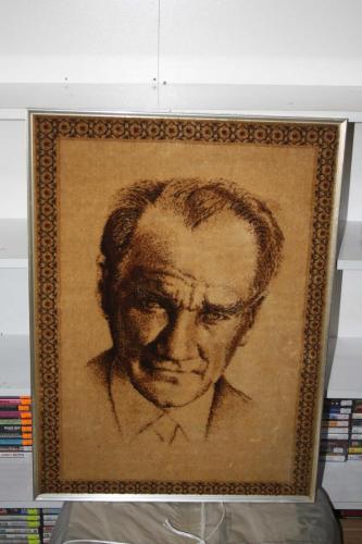 NOSTALJİK VE AĞIR KONDİSYONLU: VİNTAGE ATATÜRK HALI PORTRE  DÖNEM ÜRÜNÜ (CD-ODA