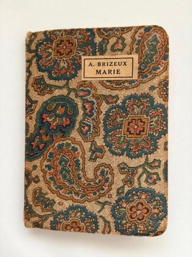 Minyatür Kitap Marie Kadife Cildinde (Bibliothèque Miniature)