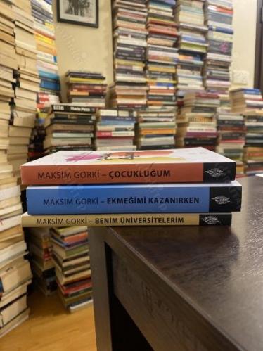 Otobiyografik Üçleme - Çocukluğum, Ekmeğimi Kazanırken, Benim Üniversitelerim (3 Kitap Takım)