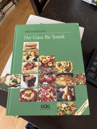 HER GÜNE BİR YEMEK (ciltli, açıklamayı okuyunuz)