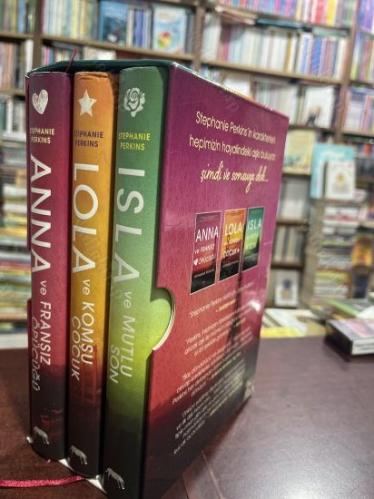 Anna-Lola-Isla Kutu Seti (3 Kitap Takım) (Ciltli- Şömizli ) Anna ve Fransız Öpücüğü, Lola ve Komşu Çocuk, Isla ve Mutlu Son - ADRES KSK