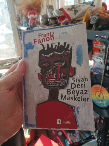 SİYAH DERİ BEYAZ MASKELER