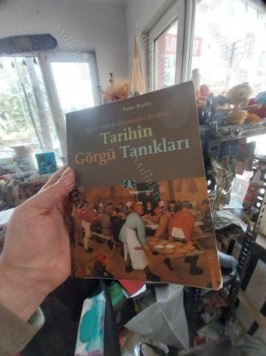 Afişten Heykele Minyatürden Fotoğrafa Tarihin Görgü Tanıkları