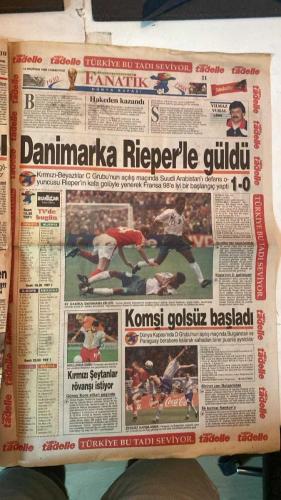 FANATİK SPOR GAZETESİ - TURKISH NEWSPAPER - DOĞUM GÜNÜ HEDİYESİ  - EKSİKSİZ TAM TAKIM GAZETE - 13 HAZİRAN 1998 CUMARTESİ - SAYI: 937 - MARC RIEPER - DUGARRY - ISSA - HENRY - AZİZ YILDIRIM - JOACHIM LÖW - SALOU - HELMUT KOHL - SABIN ILIE - TOLUNAY - FATİH TERİM - ABDULLAH - ROBERTO BAGGIO - CESARE MALDINI - RONALDO - JURGEN KLINSMANN - NJANKA - ROGER MILLA - OWEN - SHEARER - GERÇEK SPOR GAZETESİ - FANATİK - BU VATAN HEPİMİZİN - SUUDİ ARABİSTAN 0-1 DANİMARKA - FRANSA 3-0 GÜNEY AFRİKA - PARAGUAY 0-0 BULGARİSTAN - LÖW İLE ŞAMPİYONUZ - KANARYA’NIN ALMAN HOCASI GELDİ - SABIN ILIE VALENCIA’DA - ANTALYA’DA TATİLİN TADI BAŞKA - ABDULLAH ÖFKE KUSTU - FENER’DE GENEL KURUL GÜNÜ - TOLUNAY’DAN TERİM’E BÜYÜK ÖVGÜ - HALK KAHRAMANI SALAS - BAGGIO’DAN SEVGİLERLE - HOROZ FARKLI ÖTTÜ - RONALDO’YA AİLE MORALİ - KLINSMANN ABD YOLCUSU - FRANSA EZDİ GEÇTİ - FIFA BİLETE EL KOYDU - ADA’NIN GENÇ KRALI NJANKA - OWEN FORMAYI İSTEDİ - SHEARER’İN VELİATI OWEN - GALATASARAY - FENERBAHÇE - BEŞİKTAŞ - TRABZONSPOR - KAS