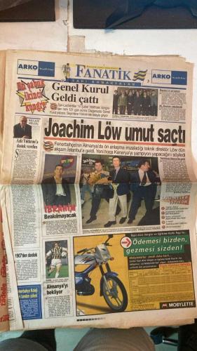 FANATİK SPOR GAZETESİ - TURKISH NEWSPAPER - DOĞUM GÜNÜ HEDİYESİ  - EKSİKSİZ TAM TAKIM GAZETE - 13 HAZİRAN 1998 CUMARTESİ - SAYI: 937 - MARC RIEPER - DUGARRY - ISSA - HENRY - AZİZ YILDIRIM - JOACHIM LÖW - SALOU - HELMUT KOHL - SABIN ILIE - TOLUNAY - FATİH TERİM - ABDULLAH - ROBERTO BAGGIO - CESARE MALDINI - RONALDO - JURGEN KLINSMANN - NJANKA - ROGER MILLA - OWEN - SHEARER - GERÇEK SPOR GAZETESİ - FANATİK - BU VATAN HEPİMİZİN - SUUDİ ARABİSTAN 0-1 DANİMARKA - FRANSA 3-0 GÜNEY AFRİKA - PARAGUAY 0-0 BULGARİSTAN - LÖW İLE ŞAMPİYONUZ - KANARYA’NIN ALMAN HOCASI GELDİ - SABIN ILIE VALENCIA’DA - ANTALYA’DA TATİLİN TADI BAŞKA - ABDULLAH ÖFKE KUSTU - FENER’DE GENEL KURUL GÜNÜ - TOLUNAY’DAN TERİM’E BÜYÜK ÖVGÜ - HALK KAHRAMANI SALAS - BAGGIO’DAN SEVGİLERLE - HOROZ FARKLI ÖTTÜ - RONALDO’YA AİLE MORALİ - KLINSMANN ABD YOLCUSU - FRANSA EZDİ GEÇTİ - FIFA BİLETE EL KOYDU - ADA’NIN GENÇ KRALI NJANKA - OWEN FORMAYI İSTEDİ - SHEARER’İN VELİATI OWEN - GALATASARAY - FENERBAHÇE - BEŞİKTAŞ - TRABZONSPOR - KAS