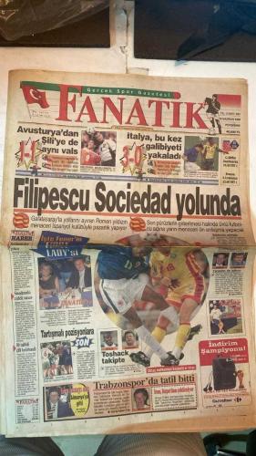 FANATİK SPOR GAZETESİ - TURKISH NEWSPAPER - DOĞUM GÜNÜ HEDİYESİ  - EKSİKSİZ TAM TAKIM GAZETE - 18 HAZİRAN 1998 PERŞEMBE - SAYI: 942 - CAN UYGUC - DI BIAGGIO - VIERI - FILIPESCU - AZİZ YILDIRIM - TOSHACK - FATİH TERİM - RONALDO - BEBETO - DUNGA - RIVALDO - LEONARDO - EDMUNDO - GLENN HODDLE - PAUL SCHOLES - ALAN SHEARER - GERÇEK SPOR GAZETESİ - FANATİK - BU VATAN HEPİMİZİN - AVUSTURYA’DAN ŞİLİ’YE AYNI VALS - İTALYA GALİBİYETİ YAKALADI - BREZİLYA HEM SAMBA HEM SKOR - FİLIPESCU SOCIEDAD YOLUNDA - FENER’İN LADY’Sİ - TOSHACK TAKİPTE - OKTAY MAHKEMEYİ KAYBETTİ - TRABZONSPOR’DA TATİL BİTTİ - İRAN KUPADAN ÇEKİLMİYOR - HEM SAMBA HEM SKOR - RONALDO ATTI ATTIRDI - ZAGALLO’DAN DOĞRU SEÇİM - BAİANO BİLDİĞİNİZ GİBİ - HODDLE İLACINI BULDU - SHEARER ROMANYA’YA BİLENİYOR - YENİ GAZZA: SCHOLES - KARABORSA PATLADI - ROMANYA’DAN BASINA TEPKİ - TOULOUSE’TA HUZURSUZLUK - BREZİLYA 3-0 FAS - İTALYA 3-0 KAMERUN - AVUSTURYA 1-1 ŞİLİ - İNGİLTERE 2-0 TUNUS - GALATASARAY - FENERBAHÇE - BEŞİKTAŞ - TRABZONSPOR - REAL