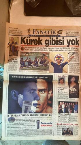 FANATİK SPOR GAZETESİ - TURKISH NEWSPAPER - DOĞUM GÜNÜ HEDİYESİ  - EKSİKSİZ TAM TAKIM GAZETE - 19 HAZİRAN 1998 CUMA - SAYI: 943 - HAKAN ŞÜKÜR - ABDULLAH - D. LAUDRUP - AZİZ YILDIRIM - SALOU - TOSHACK - HADI TÜRKMEN - FAİK GÜRSES - TAFFAREL - VIERI - MARCELO SALAS - GEORGES LEEKENS - BERTI VOGTS - HERNAN GOMEZ - ASPRILLA - BRAD FRIEDEL - ALEXI LALAS - COBI JONES - JELAL TALEBİ - GERÇEK SPOR GAZETESİ - FANATİK - BU VATAN HEPİMİZİN - FANATİK FAIR-PLAY ÖDÜLÜ - ABD VE İRAN’DAN DOSTLUK MESAJI - HAKAN ŞÜKÜR GİDİCİ - KRAL YOL AYRIMINDA - RESMEN BİZDEN SALOU - KARTAL’IN 2. YABANCI HAREKATI - TÜRKMEN TEHDİT EDİLDİ İDDİASI - FRANSA 4-0 SUUDİ ARABİSTAN - GÜNEY AFRİKA 1-1 DANİMARKA - NİJERYA - BULGARİSTAN 18.30 TRT 1 - İSPANYA - PARAGUAY 22.00 TRT 1 - TARİHİ BULUŞMA ABD-İRAN - VIERI İTALYA’YI SIRTLIYOR - LEEKENS GÖREVİ BIRAKMIYOR - KAMERUN’DA GALİBİYET SIKINTISI - VOGTS: BREZİLYA VE NİJERYA FAVORİ - GOMEZ KOLOMBİYA’DAN AYRILIYOR - GALATASARAY - FENERBAHÇE - BEŞİKTAŞ - TRABZONSPOR - DUİSBURG - STUTT