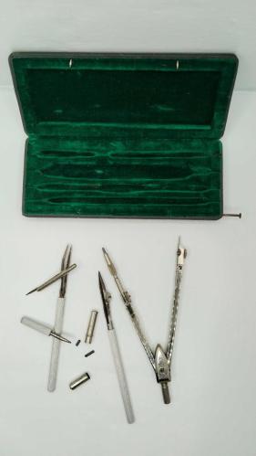 METAL PERGEL TAKIMI ORJİNAL KUTUSUNDA OLDUKÇA YAŞLI ''KIN'' MARKA ÇEKOSLAVAKYA ÜRETİMİ NEFİS BİR KOLEKSİYON OBJESİ 155