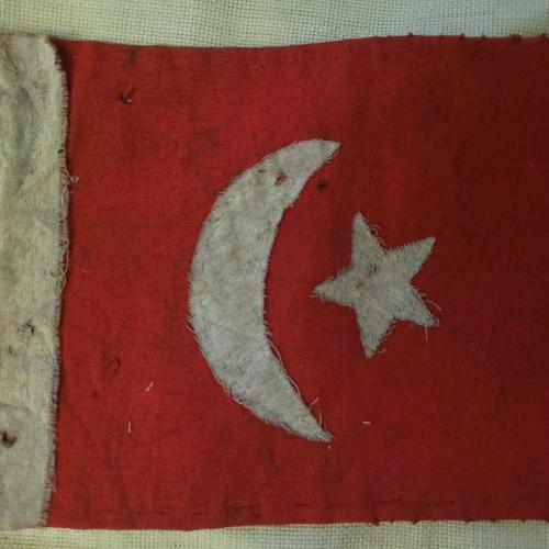 ESKİLERDEN ASKER GÖĞÜS CEBİ BAYRAĞI. EL DİKİMİ VE MÜHÜRLÜDÜR.