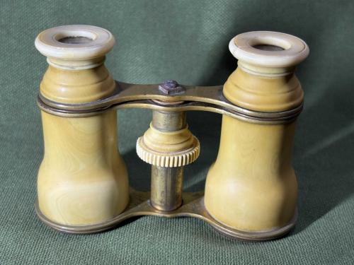 Antika opera dürbünü 10 cm 7 cm ölçülerinde