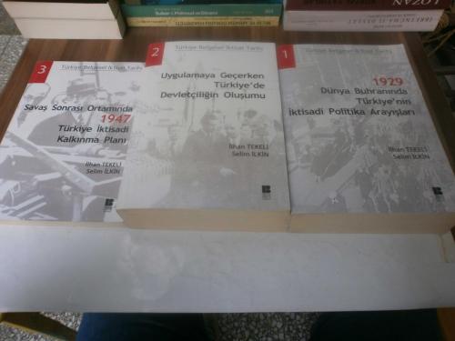 Türkiye Belgesel İktisat Tarihi 3 Cilt Takım / 1929 Dünya Buhranında Türkiye'nin İktisadi Politika Arayışları - Uygulamaya Geçerken Türkiye'de Devletçiliğin Oluşumu - Savaş Sonrası Ortamında 1947 Türkiye İktisadi Kalkınma Planı