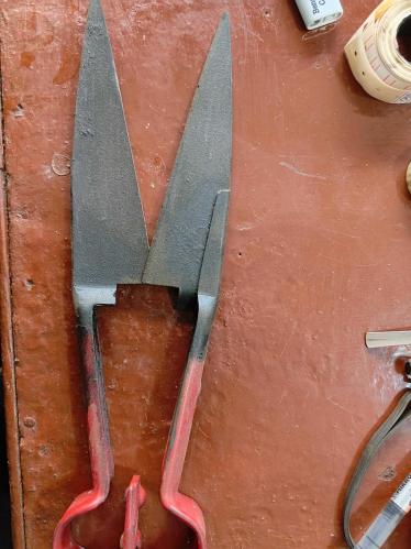 Makas metal