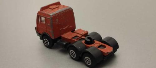 Mercedes-Benz kamyon 1:50 Ölçek KULLANILMIŞ