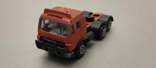 Mercedes-Benz kamyon 1:50 Ölçek KULLANILMIŞ