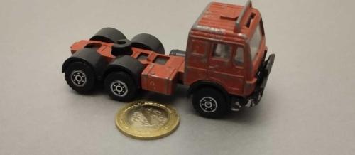 Mercedes-Benz kamyon 1:50 Ölçek KULLANILMIŞ