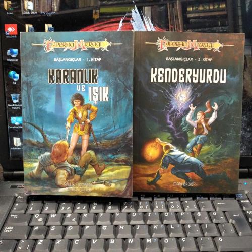 EJDERHA MIZRAĞI BAŞLANGIÇLAR / KARANLIK VE IŞIK, KENDERYURDU, 2 KİTAP
