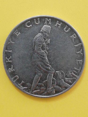 T.C DÖNEMİ 2½ LİRA 1975 ÇİL AKMONİTAL