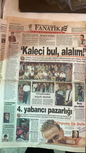 FANATİK SPOR GAZETESİ - TURKISH NEWSPAPER - DOĞUM GÜNÜ HEDİYESİ  - EKSİKSİZ TAM TAKIM GAZETE - 4 TEMMUZ 1998 - SAYI: 958 - OĞUZ SARVAN - JOHN TOSHACK - CEZMİ TURHAN - OKOCHA - DINO RADJA - TANJU ÇOLAK - BULENT - HASAN ŞAŞ - FATİH TERİM - HAKAN ŞÜKÜR - ÜMİT - MOLDOVAN - CENGİZ KAPTAN - İLK DERBİ FİKSTÜR 6. HAFTA - FULYA'YI POLİS BASTI - 3 KEZ GİTMEMİŞTİ - FRANSA 4 İTALYA 3 - BREZİLYA 3 DANİMARKA 2 - ÇEYREK FİNAL - GÖKYÜZÜNDE NAKLEN YAYIN - FENERBAHÇE BETON GİBİ - BETİS OKOCHA İÇİN GELDİ - BAYKA RADJA EFES İÇİN GELİYOR - ALTAY DİOSGYOR ÖNÜNDE - ANTRENMANDA KALPTEN ÖLDÜ - OHEN VE DEL SOLAR SÖZLEŞME İMZALADI - GALATASARAY DAMPİNG YAPTI - KRAL TANJU DA VEDA EDİYOR - GALATASARAY'DA KAMP ALMAN MESAİSİ BİTTİ - ASLAN ZİRVEYE ÇIKTI - SEBATSPOR PARA İSTEDİ - HEDEF ÜÇTE ÜÇ YAPMAK - RÖPORTAJ KOMİTESİ - MOLDOVAN SÖYLENTİSİ - YÜKSEĞE ALIŞIĞIZ - CİM BOM İLK SINAVINDA - KNUP İÇİN OYNUYORLAR - SONUÇ ÖNEMLİ DEĞİL - ÜMİT'E ÖZEL İLGİ - KARAR BİZİ ETKİLEMEZ - GALATASARAY 2-1 FENERBAHÇE - ARJANTİN 6-5 İNGİLT