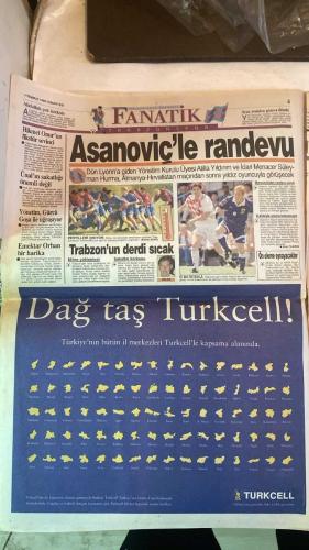 FANATİK SPOR GAZETESİ - TURKISH NEWSPAPER - DOĞUM GÜNÜ HEDİYESİ  - EKSİKSİZ TAM TAKIM GAZETE - 4 TEMMUZ 1998 - SAYI: 958 - OĞUZ SARVAN - JOHN TOSHACK - CEZMİ TURHAN - OKOCHA - DINO RADJA - TANJU ÇOLAK - BULENT - HASAN ŞAŞ - FATİH TERİM - HAKAN ŞÜKÜR - ÜMİT - MOLDOVAN - CENGİZ KAPTAN - İLK DERBİ FİKSTÜR 6. HAFTA - FULYA'YI POLİS BASTI - 3 KEZ GİTMEMİŞTİ - FRANSA 4 İTALYA 3 - BREZİLYA 3 DANİMARKA 2 - ÇEYREK FİNAL - GÖKYÜZÜNDE NAKLEN YAYIN - FENERBAHÇE BETON GİBİ - BETİS OKOCHA İÇİN GELDİ - BAYKA RADJA EFES İÇİN GELİYOR - ALTAY DİOSGYOR ÖNÜNDE - ANTRENMANDA KALPTEN ÖLDÜ - OHEN VE DEL SOLAR SÖZLEŞME İMZALADI - GALATASARAY DAMPİNG YAPTI - KRAL TANJU DA VEDA EDİYOR - GALATASARAY'DA KAMP ALMAN MESAİSİ BİTTİ - ASLAN ZİRVEYE ÇIKTI - SEBATSPOR PARA İSTEDİ - HEDEF ÜÇTE ÜÇ YAPMAK - RÖPORTAJ KOMİTESİ - MOLDOVAN SÖYLENTİSİ - YÜKSEĞE ALIŞIĞIZ - CİM BOM İLK SINAVINDA - KNUP İÇİN OYNUYORLAR - SONUÇ ÖNEMLİ DEĞİL - ÜMİT'E ÖZEL İLGİ - KARAR BİZİ ETKİLEMEZ - GALATASARAY 2-1 FENERBAHÇE - ARJANTİN 6-5 İNGİLT