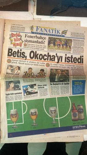 FANATİK SPOR GAZETESİ - TURKISH NEWSPAPER - DOĞUM GÜNÜ HEDİYESİ  - EKSİKSİZ TAM TAKIM GAZETE - 4 TEMMUZ 1998 - SAYI: 958 - OĞUZ SARVAN - JOHN TOSHACK - CEZMİ TURHAN - OKOCHA - DINO RADJA - TANJU ÇOLAK - BULENT - HASAN ŞAŞ - FATİH TERİM - HAKAN ŞÜKÜR - ÜMİT - MOLDOVAN - CENGİZ KAPTAN - İLK DERBİ FİKSTÜR 6. HAFTA - FULYA'YI POLİS BASTI - 3 KEZ GİTMEMİŞTİ - FRANSA 4 İTALYA 3 - BREZİLYA 3 DANİMARKA 2 - ÇEYREK FİNAL - GÖKYÜZÜNDE NAKLEN YAYIN - FENERBAHÇE BETON GİBİ - BETİS OKOCHA İÇİN GELDİ - BAYKA RADJA EFES İÇİN GELİYOR - ALTAY DİOSGYOR ÖNÜNDE - ANTRENMANDA KALPTEN ÖLDÜ - OHEN VE DEL SOLAR SÖZLEŞME İMZALADI - GALATASARAY DAMPİNG YAPTI - KRAL TANJU DA VEDA EDİYOR - GALATASARAY'DA KAMP ALMAN MESAİSİ BİTTİ - ASLAN ZİRVEYE ÇIKTI - SEBATSPOR PARA İSTEDİ - HEDEF ÜÇTE ÜÇ YAPMAK - RÖPORTAJ KOMİTESİ - MOLDOVAN SÖYLENTİSİ - YÜKSEĞE ALIŞIĞIZ - CİM BOM İLK SINAVINDA - KNUP İÇİN OYNUYORLAR - SONUÇ ÖNEMLİ DEĞİL - ÜMİT'E ÖZEL İLGİ - KARAR BİZİ ETKİLEMEZ - GALATASARAY 2-1 FENERBAHÇE - ARJANTİN 6-5 İNGİLT
