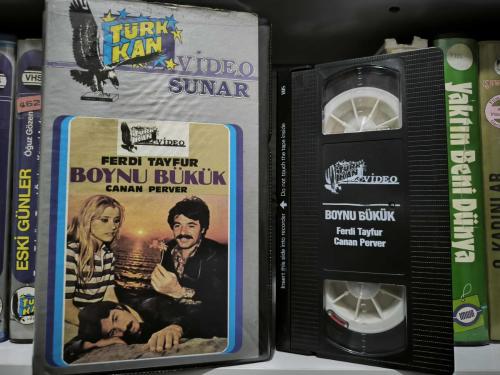 Boynu bükük Ferdi Tayfur vhs