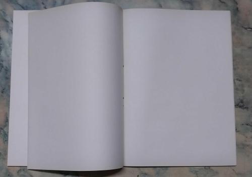 1980 LER MODEL 1 ARKA KAPAK ÇEŞİT 1 ESKİ ÇİZGİSİZ OKUL DEFTERİ 80 YAPRAK 20×28cm ESKİ GEOMETRİ MANDALA ÇİÇEK DESENİNE SAHİP TEMALI ARKA KAPAK MAVİ HARİTALI YAN KISIM SİYAH BEZLİ ESKİ KIRTASİYE DEPO MALI KIRTASİYE KOLEKSİYONU YAPANLAR İÇİN KOLEKSİYONLUK ÜRUN HALİYLE